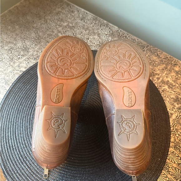 LIKE NEW — Born Chestnut Leather Ankle Booties - Picture 7 of 16